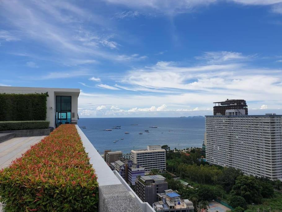 The Base Central Pattaya Quiet King-Bed With Infinity Pool & Free Netflix Luaran gambar