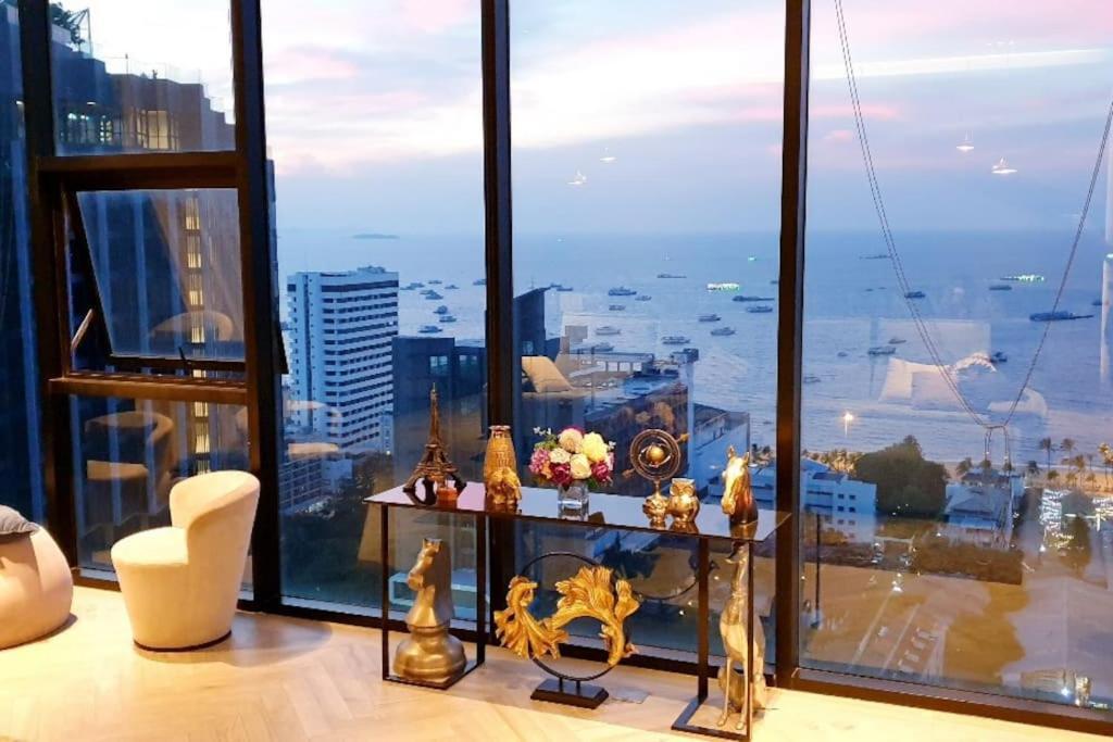 The Base Central Pattaya Quiet King-Bed With Infinity Pool & Free Netflix Luaran gambar